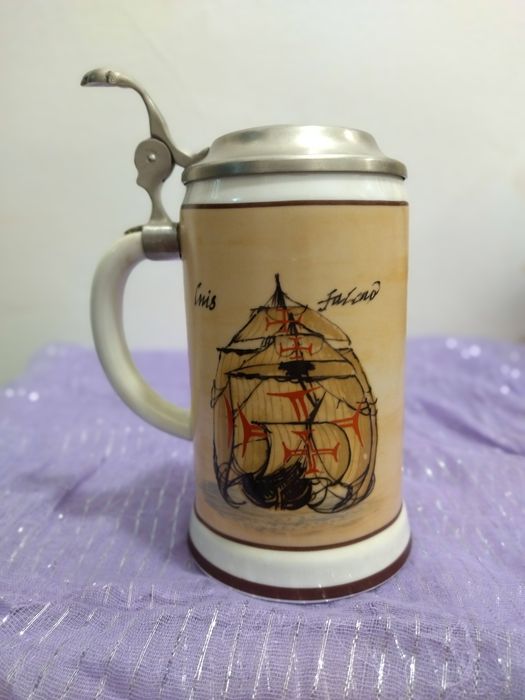 2 Collectible Mugs