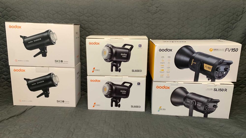 Студійне світло Godox SL150R RGB