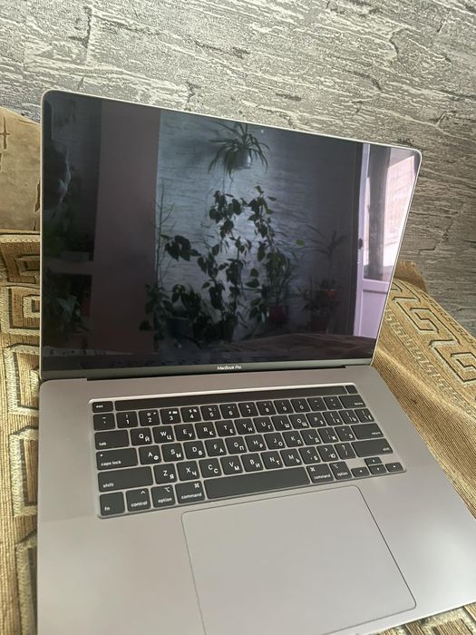 Продам MacBook Pro 2019