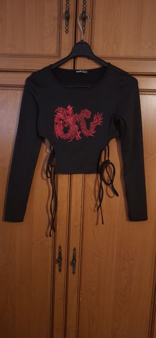 Czarna bluzka z wycięciami