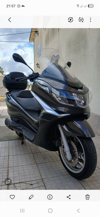 Piaggio x10 125 .