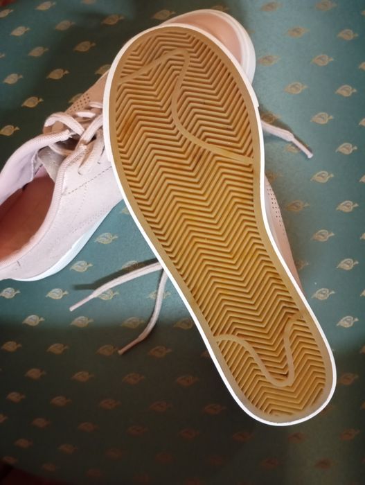 Buty Nike W All Court 2 Premium skórzane 37.5