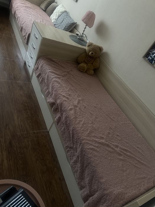 Ліжко 90*200 в дитячу кімнату 2 шт з тумбою