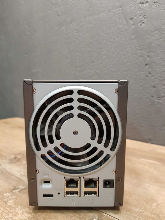 Двухдисковый сетевой накопитель NETGEAR ReadyNAS Duo