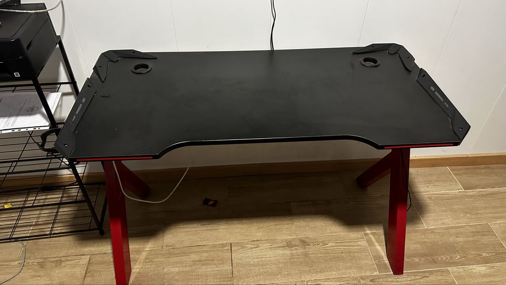 Mesa Gamer Preta e Vermelha