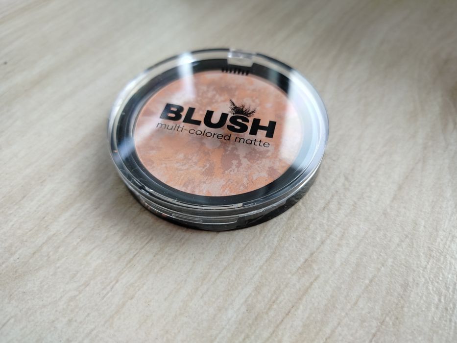 Róż wielokolorowy matowy firmy Mihi