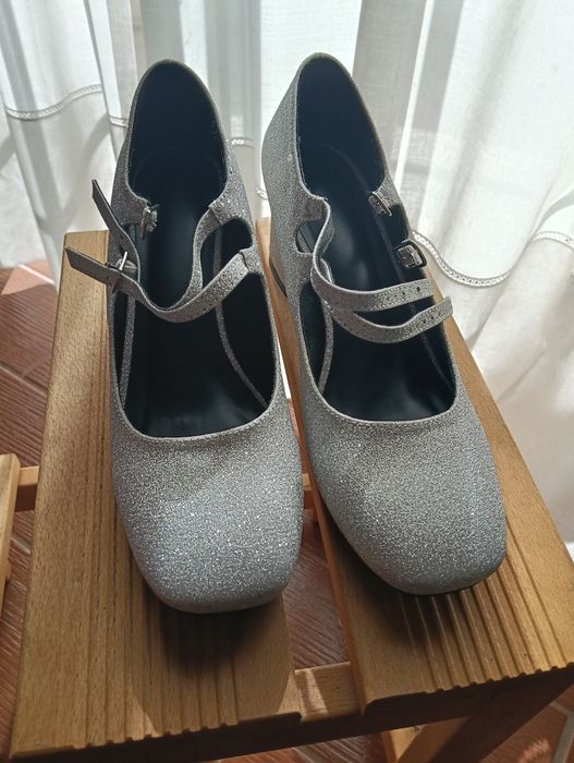 Sapatos prata novos