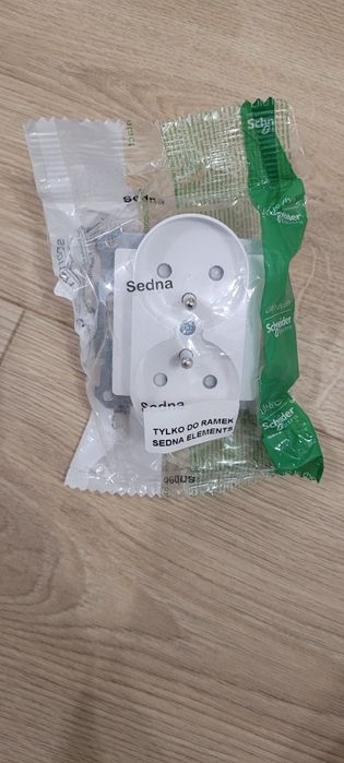 Gniazdo podwójne Sedna Elements
