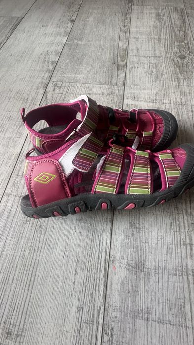 Umbro босоножки  сандалі спортивні 38