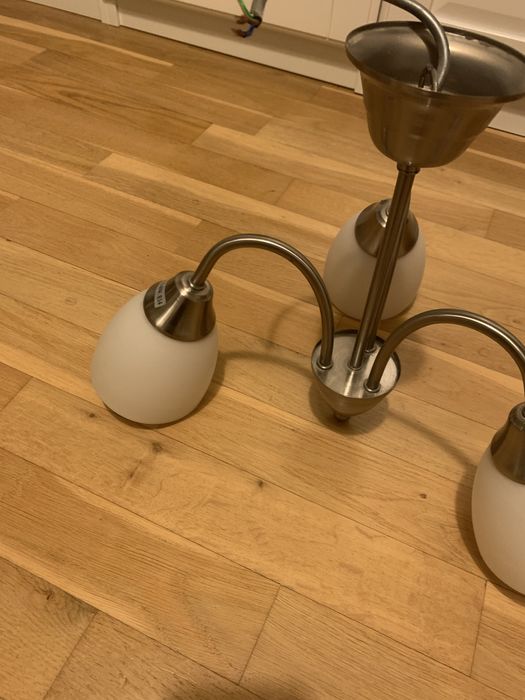 Lampa sufitowa, białe klosze