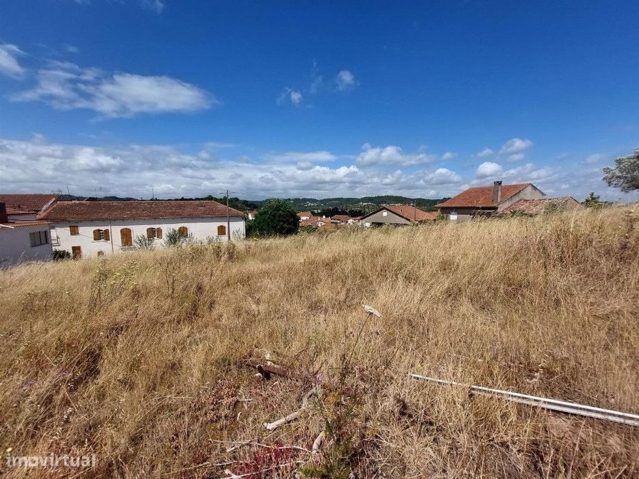 Terreno plano com capacidade construtiva — Almalaguês, Coimbra