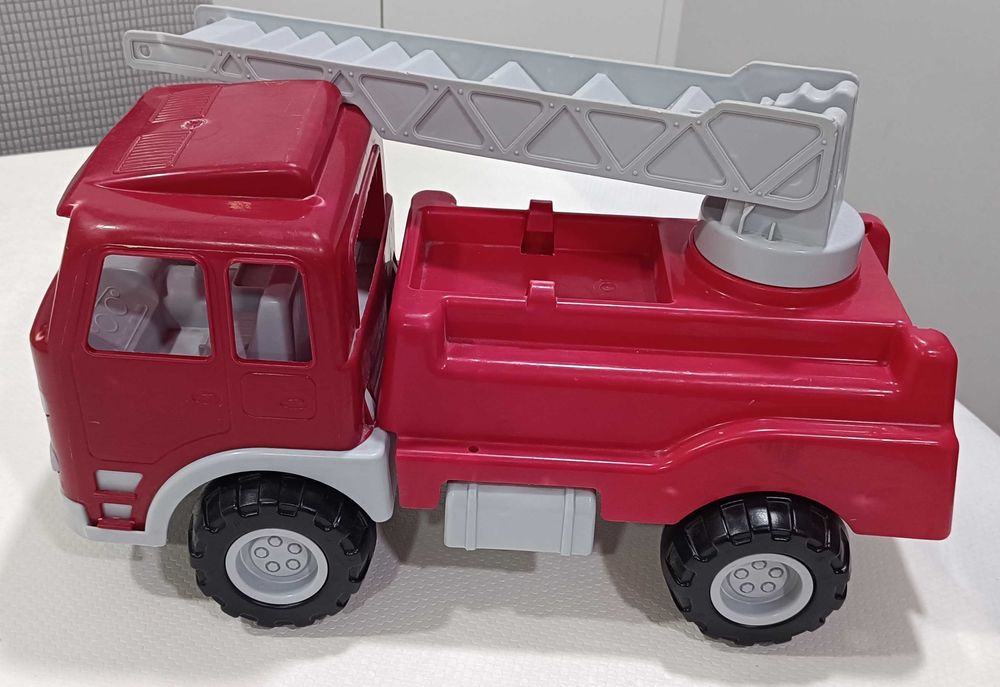Camião dos bombeiros vermelho