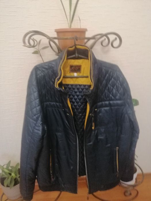 Продам куртку демісезонну