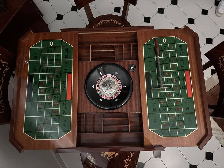 Mesa de jogo estilo inglês