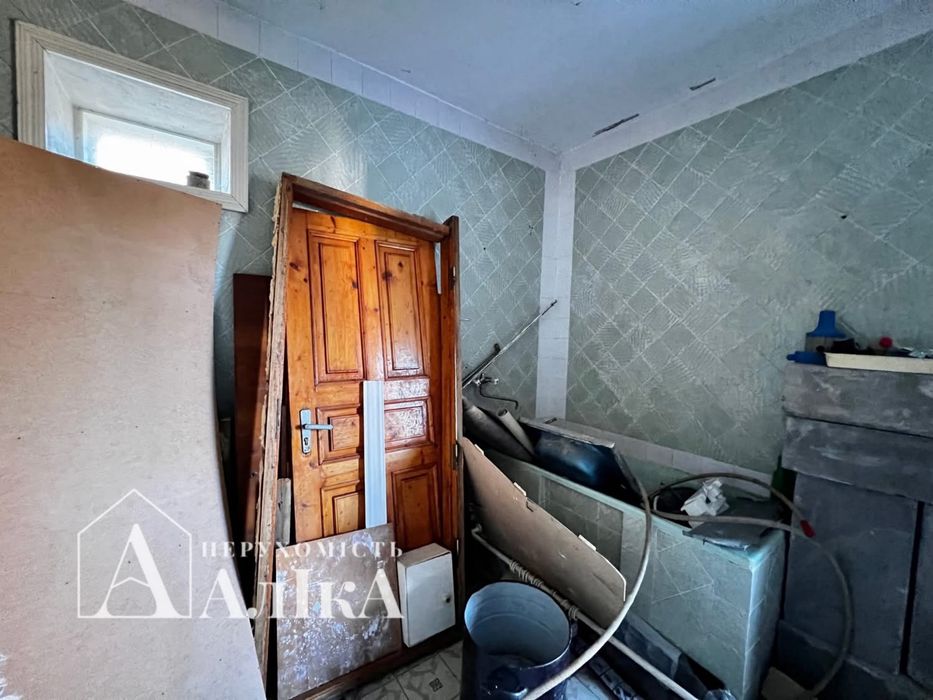 Продам двоповерхову частину будинку