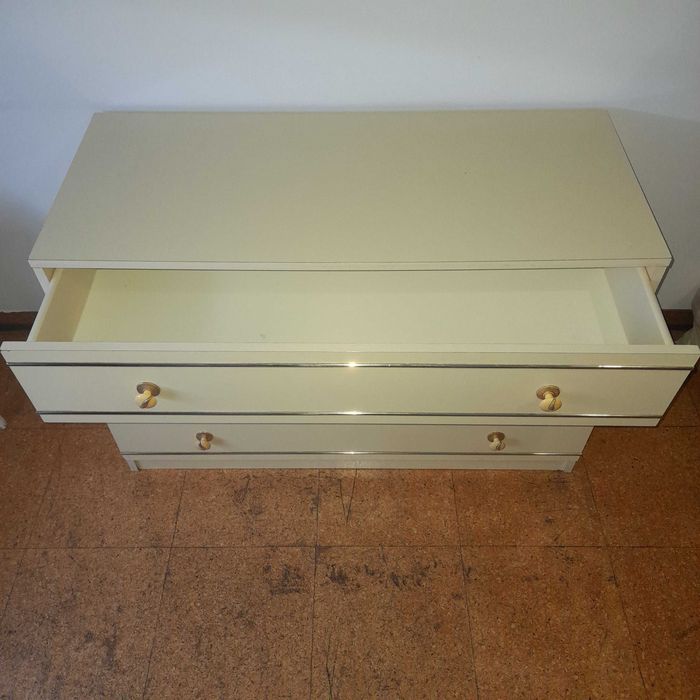 Comoda com 3 gavetas para roupa