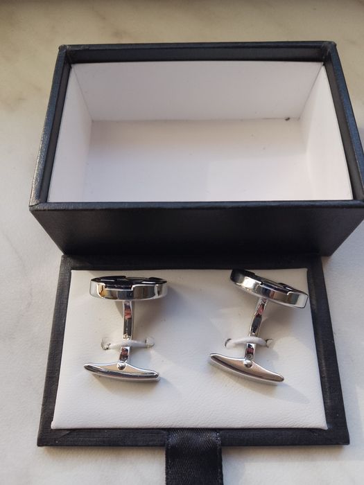 Piękne spinki do mankietów w etui