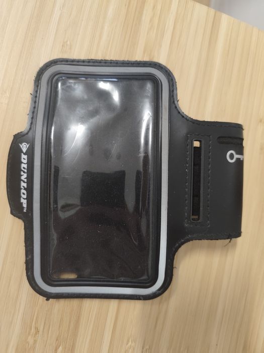 Czarne etui sportowe wodoodporne na telefon do biegania ramię