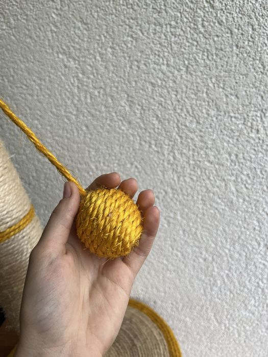 nowy drapak dla kota