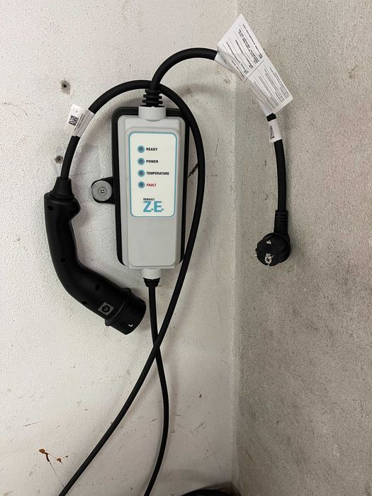 Renault Captur 1.6 E-Tech Plug-in Hybrid Initial Paris