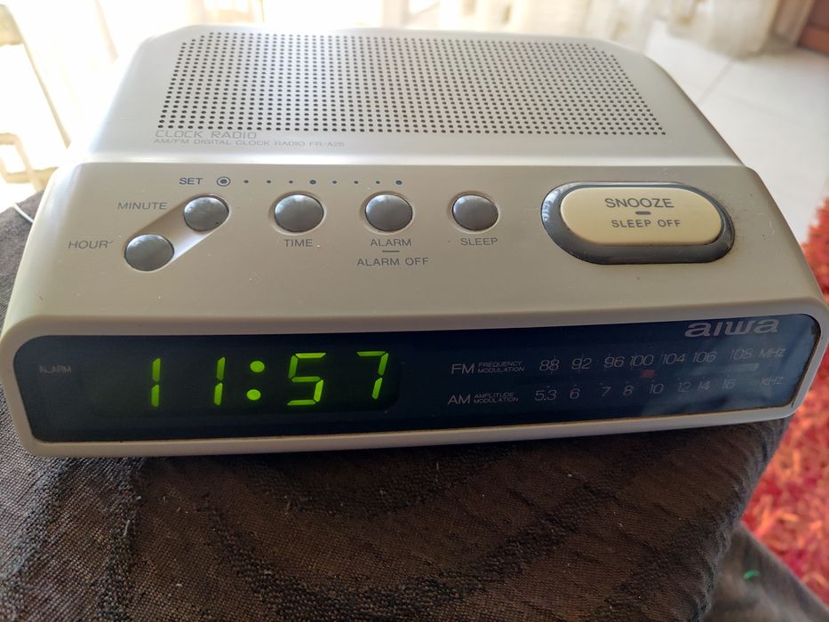 Rádio Relógio Digital Despertador AM/FM FR-A25 Aiwa Vintage