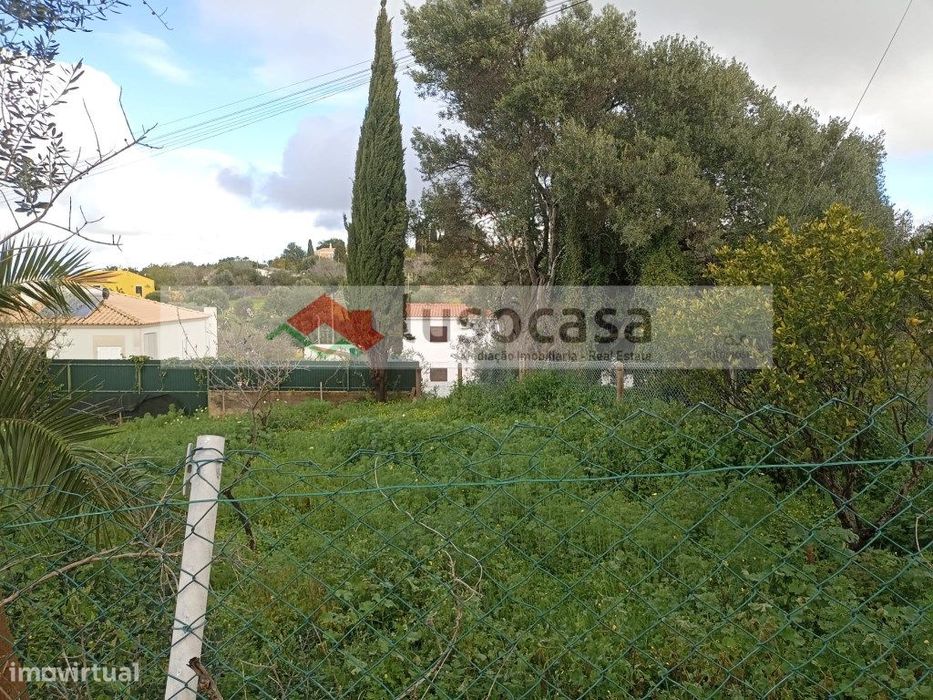 Terreno em zona urbana, com autorização da Càmara de Loulé, para co...