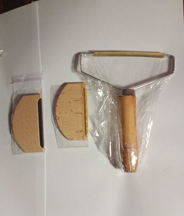 Przyrząd, czyścik, do dywanów, koców, ubrań.