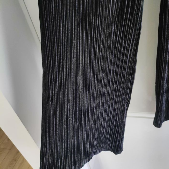 Świetne czarne spodnie szerokie długie nogawki L prążkowane