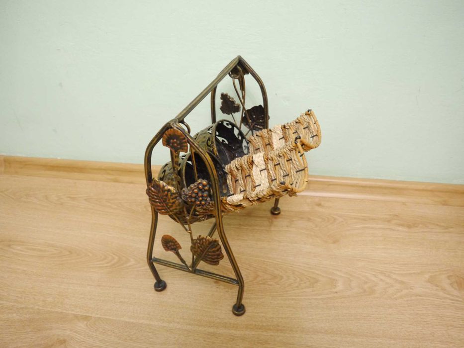 stylowy  stojak na wino