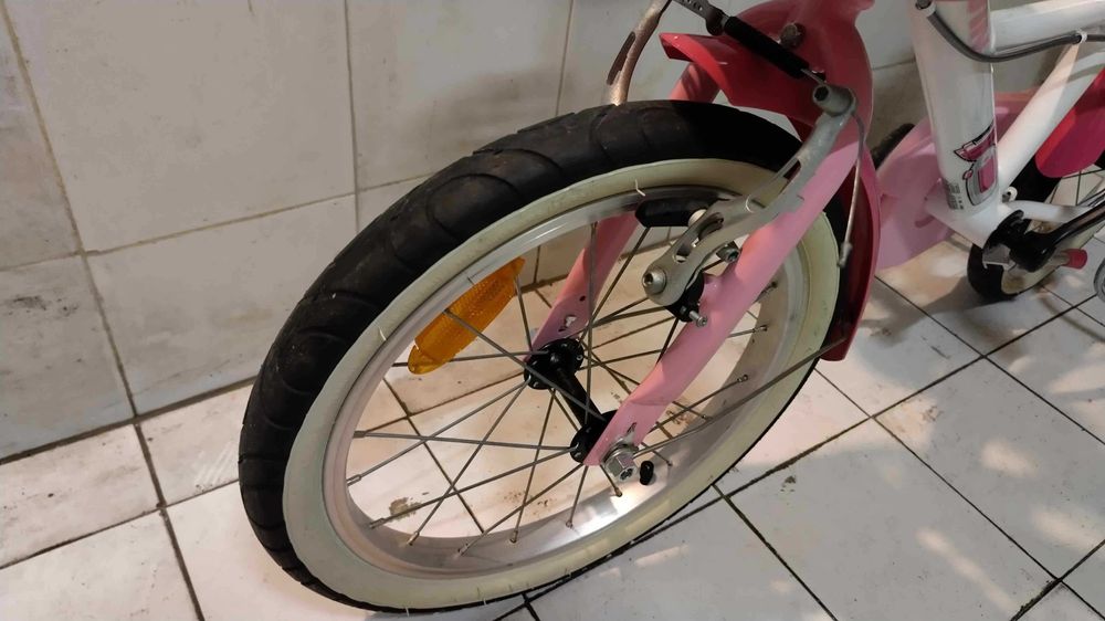 Bicicleta BTWIN Docto Girl 500 com rodas de iniciação