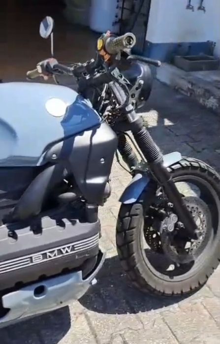 BMW K110, mota de garagem.