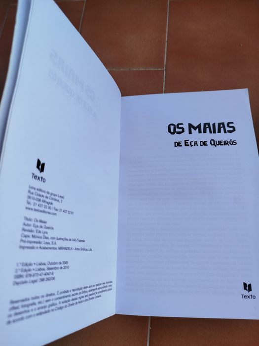 Livro "Os Maias"