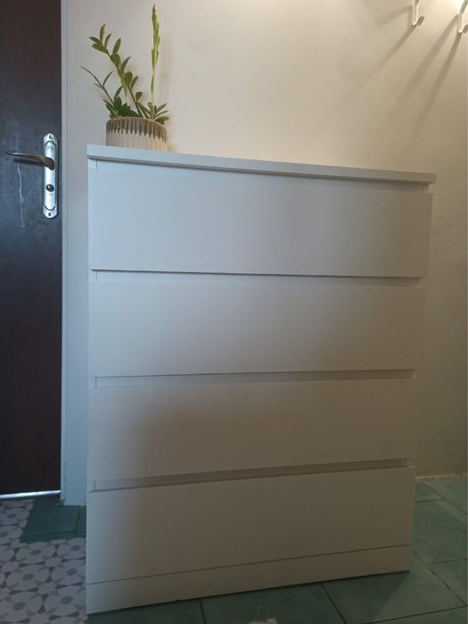 Biała komoda MALM