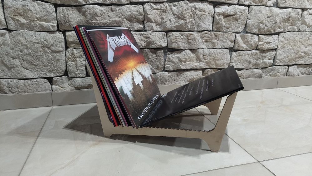 Stojak na płyty winylowe – nowoczesny, minimalistyczny