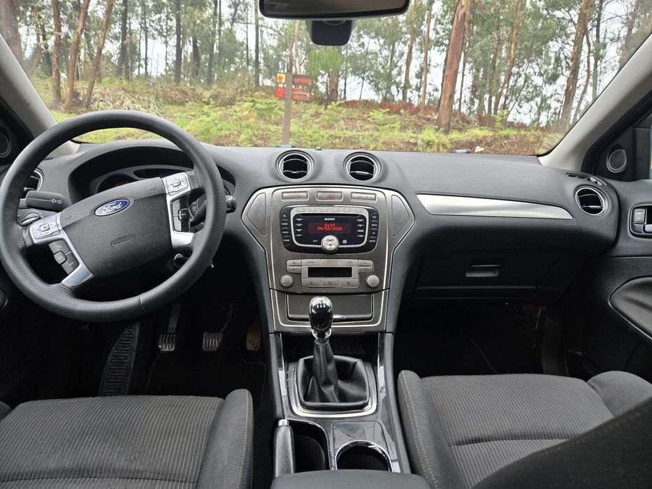 Luxo e conforto em um carro revisado pronto para viajar com a família