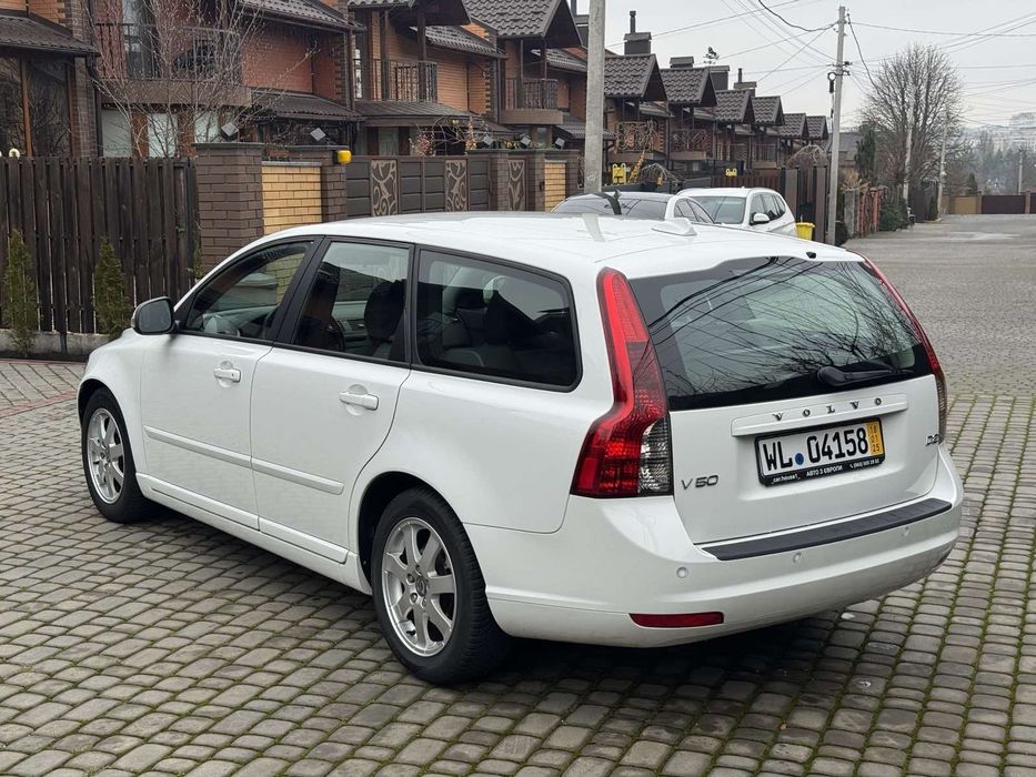 Volvo v50, 2012 продаж