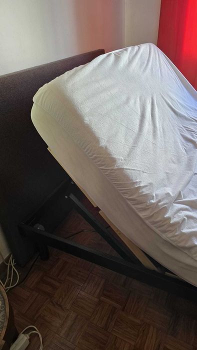 Cama articulada moderna com comando sem fios