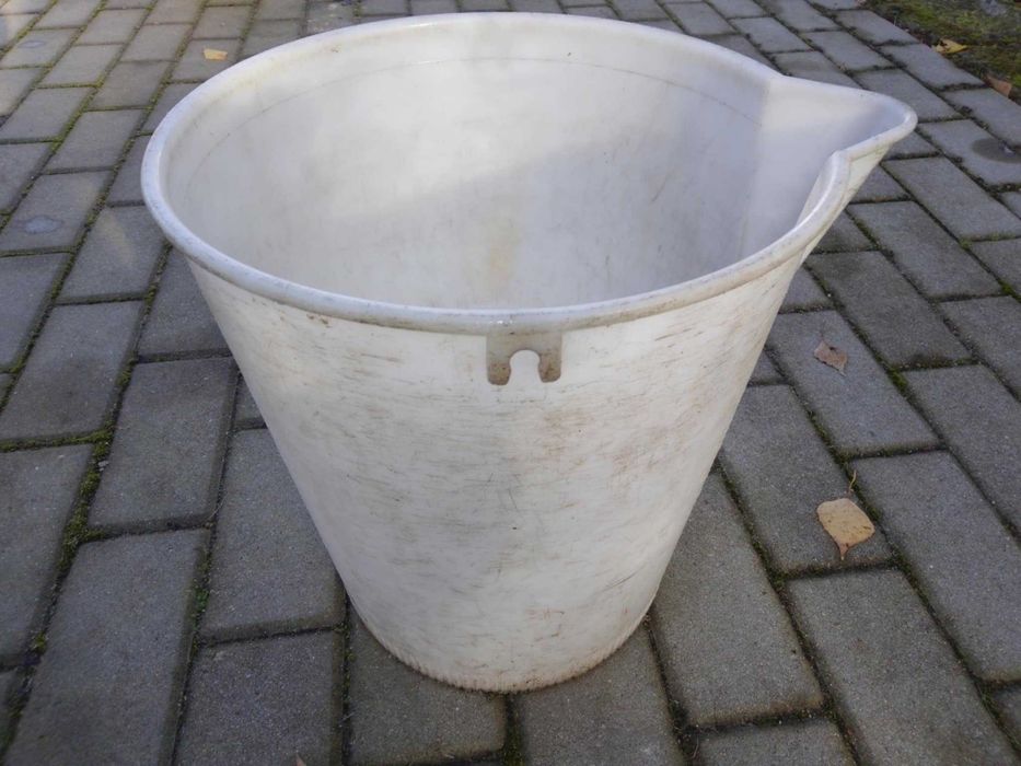 Wiadro plastikowe wiaderko białe z lejkiem dziubkiem 25l 32cm PRL