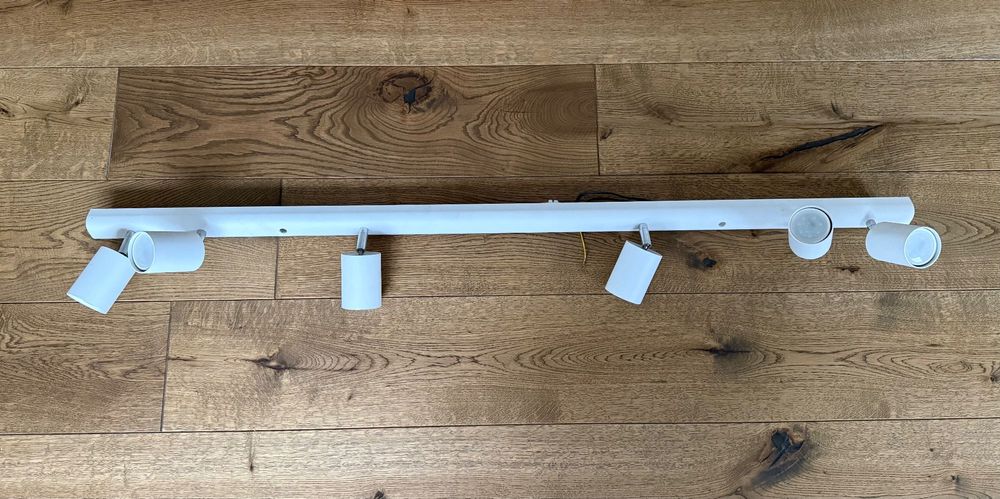 Lampa sufitowa z 6 halogenkami. Używana. Stan dobry.