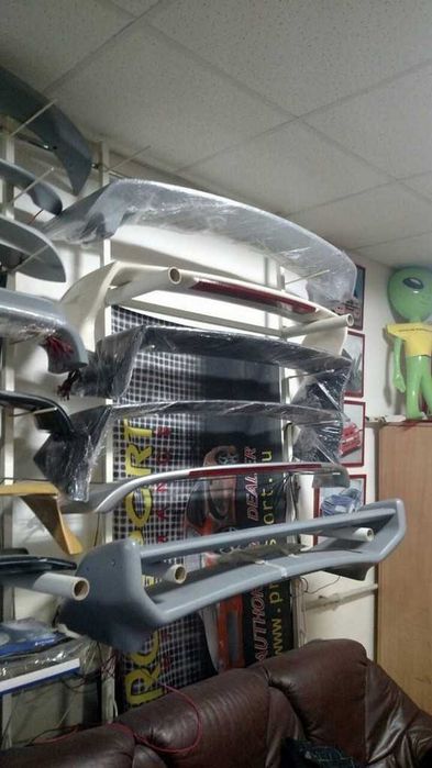 Спойлер антикрыло на багажник фирменный заводской пластик!!! козырек