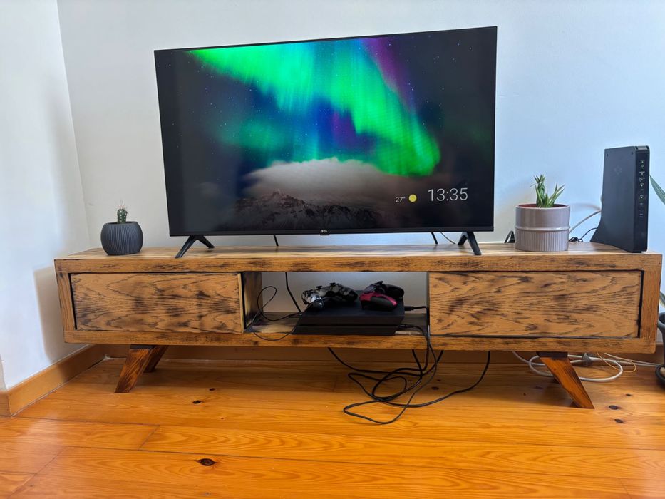 Móvel de TV em madeira