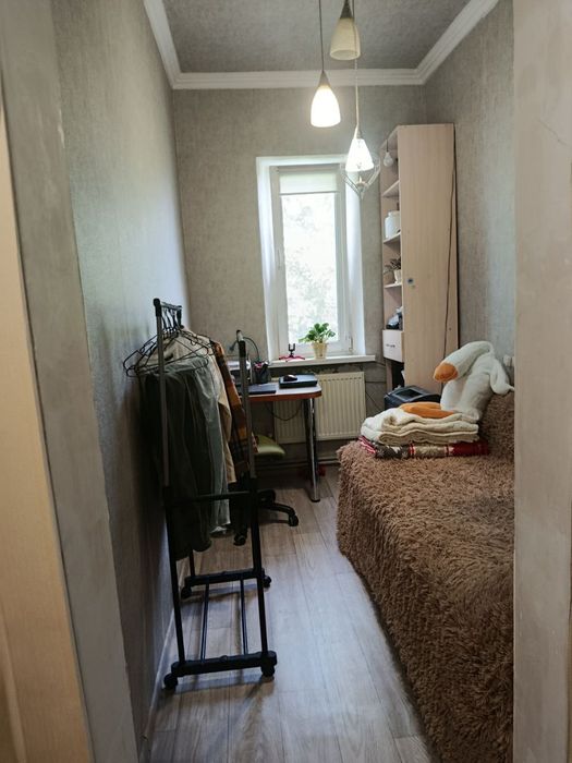 Продам 1/2 будинку район Черемушки України