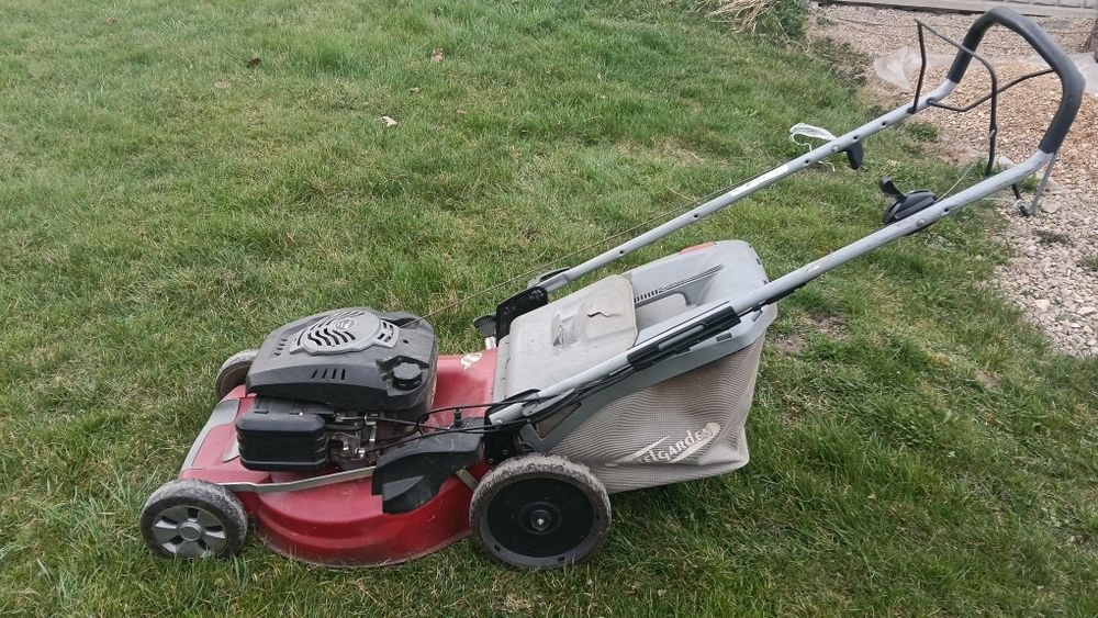 Kosiarka spalinowa castel garden