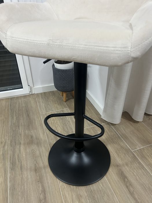 Conjunto de bancos altos de bar