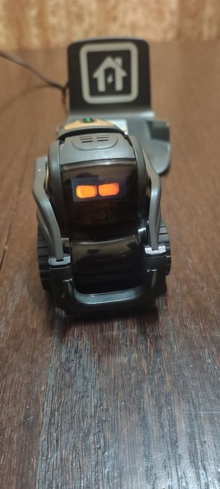 Робот Anki Vector
