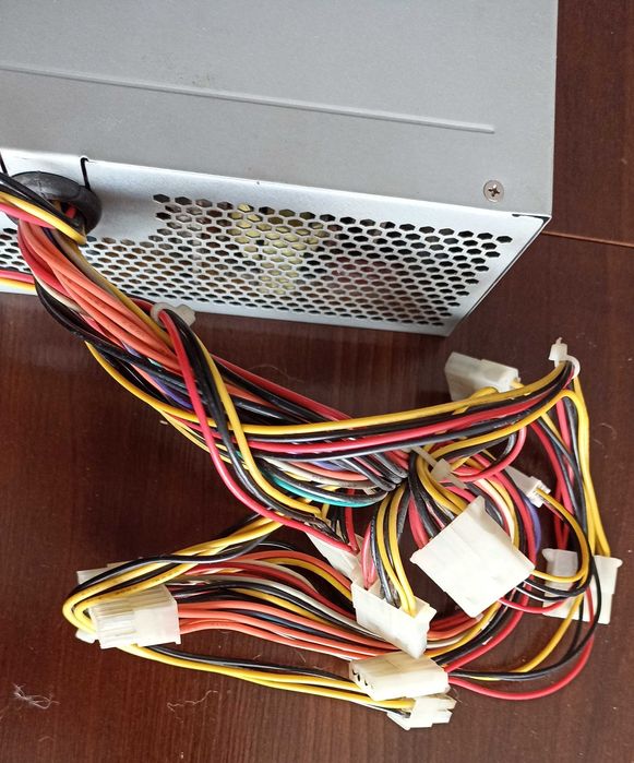 Блок питания DELUX ATX-400W P4 + корпус
