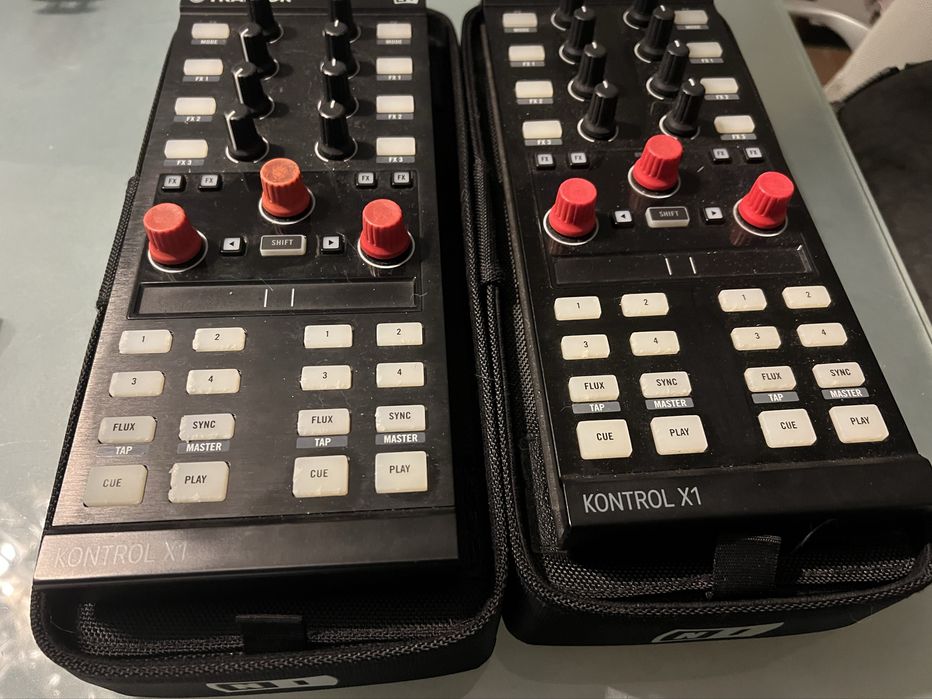 Par de Traktor X1 MK2