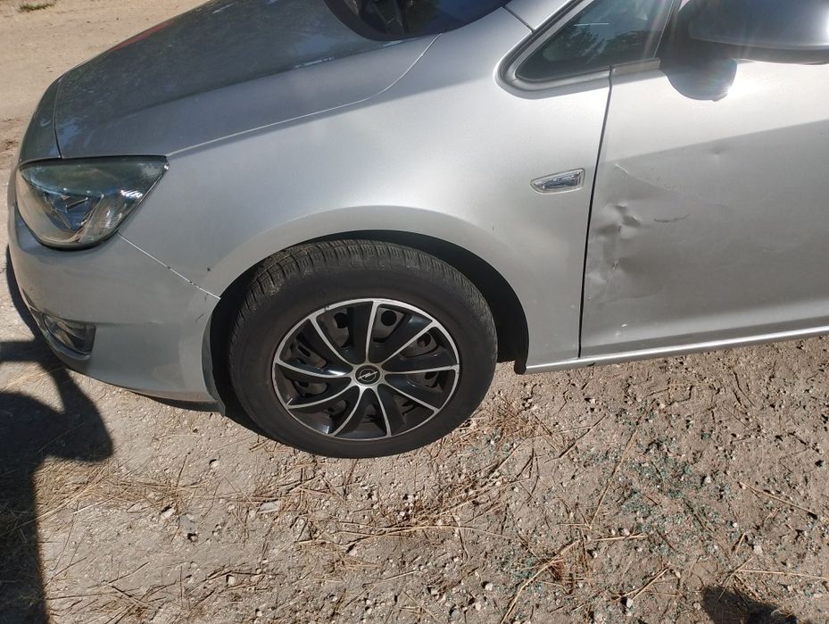 Błotnik opel astra j lewy