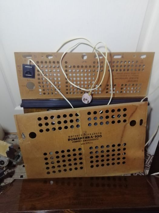 Магниторадиола Романтика-106.На запчасти. Бобинник.Проигрыватель.Шнур