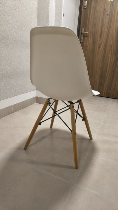 Krzesło skandynawskie białe – styl Eames DSW – nogi bukowe – Białystok